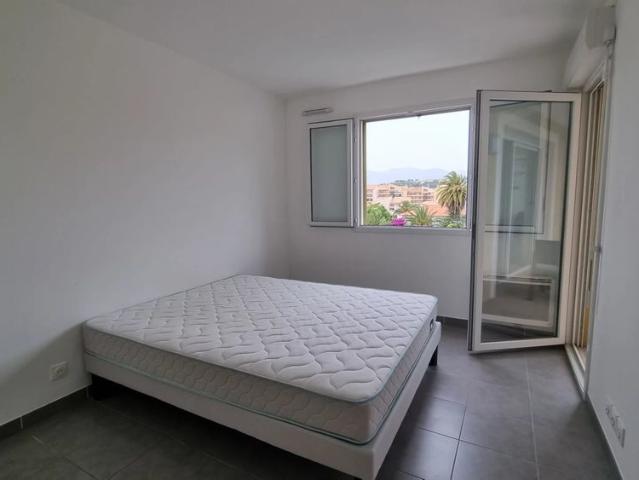 Location Appartement 2 pièces 39m² ST LAURENT DU VAR 06700