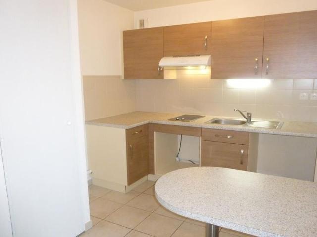 Location Appartement 2 pièces 39m² RIEUPEYROUX 12240