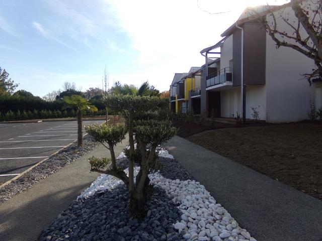 LOCATION APPARTEMENT 2 PIECES EN REZ DE JARDIN SITUE A PINS JUSTARET