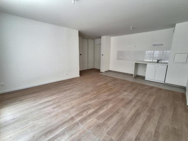 Location appartement 2 pièces ERAGNY 42m² à 924.87€/mois CDC Habitat
