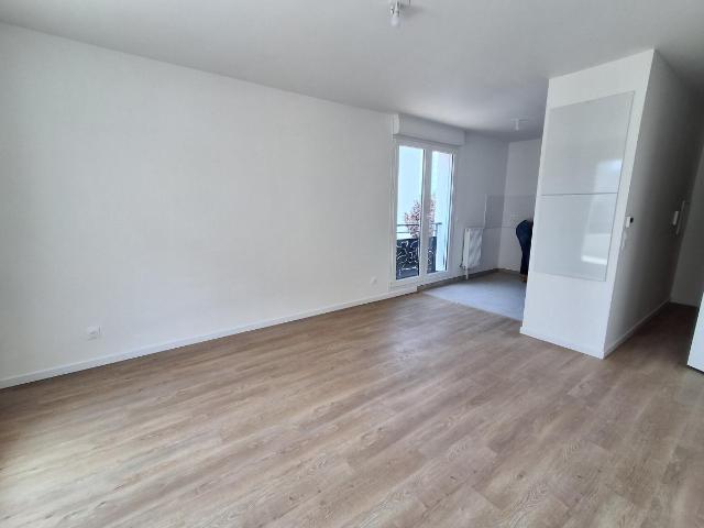 Location appartement 2 pièces ERAGNY 45m² à 964.22€/mois CDC Habitat