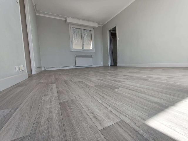 Location appartement 2 pièces La Roche Sur Yon Gare Sncf Sacré Coeur 85