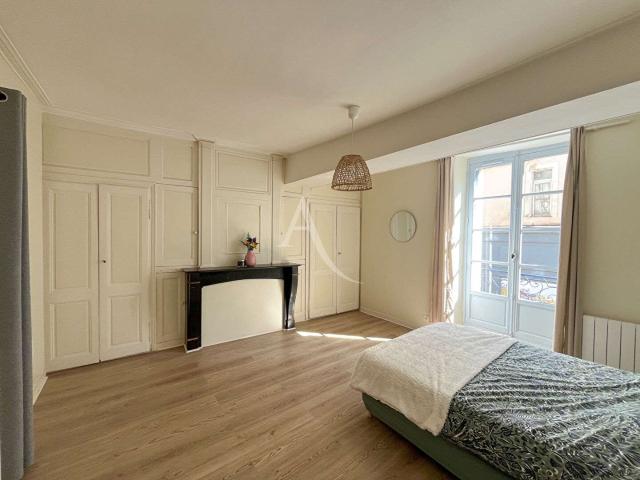 Location appartement 2 pièces Laval Centre Ville Cathédrale 53