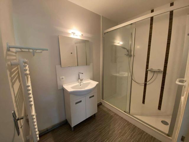Location appartement 2 pièces Laval Centre Ville Préfecture 53