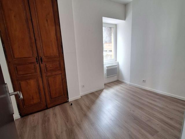 Location appartement 2 pièces Laval Centre Ville Préfecture 53