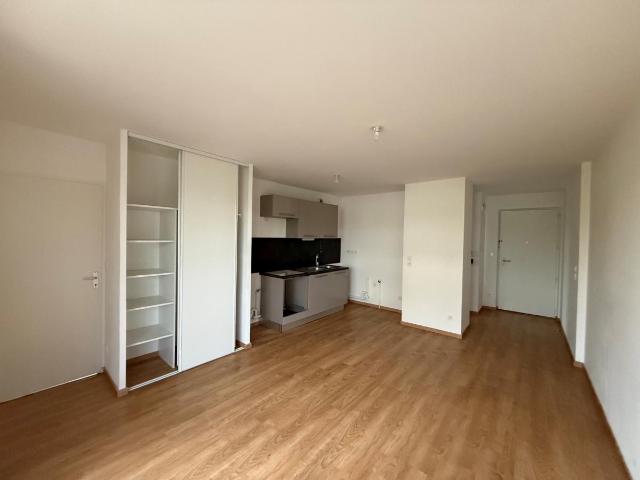 Location appartement 2 pièces LILLE 46m² à 710.35€/mois CDC Habitat