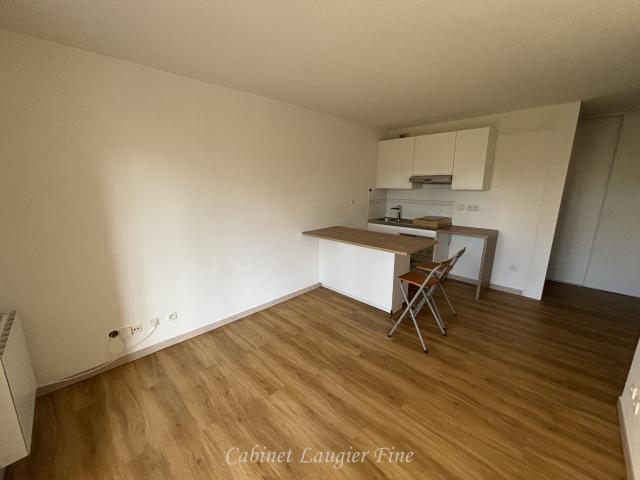 location appartement 2 pièces Marseille Ecole, commerce