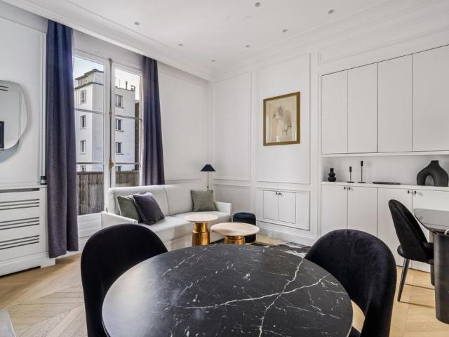 Location Appartement 2 pièces Meublé 40m² PARIS 8ème