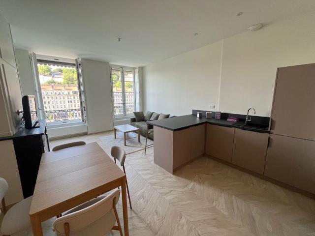 Location Appartement 2 pièces Meublé 53m² LYON 1er