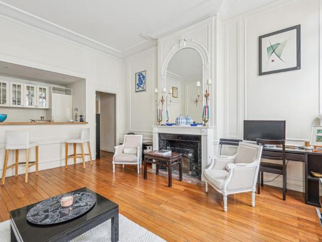 Location Appartement 2 pièces Meublé 62m² PARIS 8ème