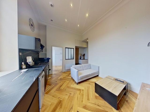 Location appartement, 30.29 m² T 2 à La Tour de Salvagny, 790 €