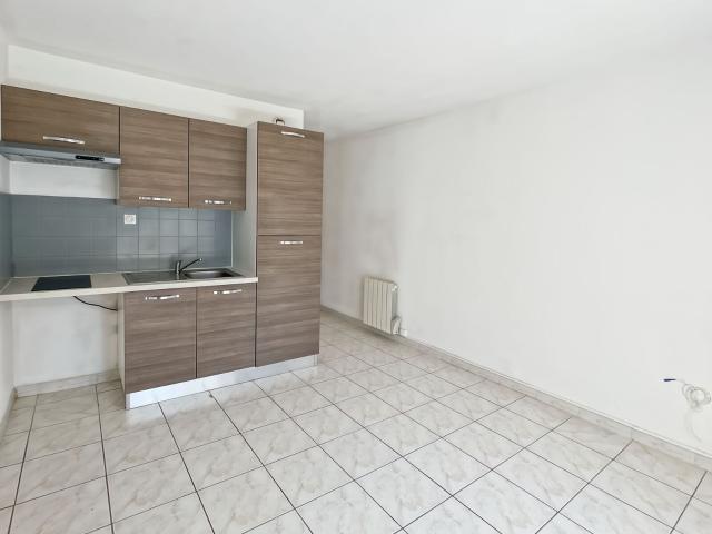 Location appartement, 30 m² T 2 à La Ciotat, 705 €