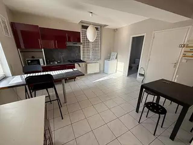 location appartement, 31.68 m² au dernier étage