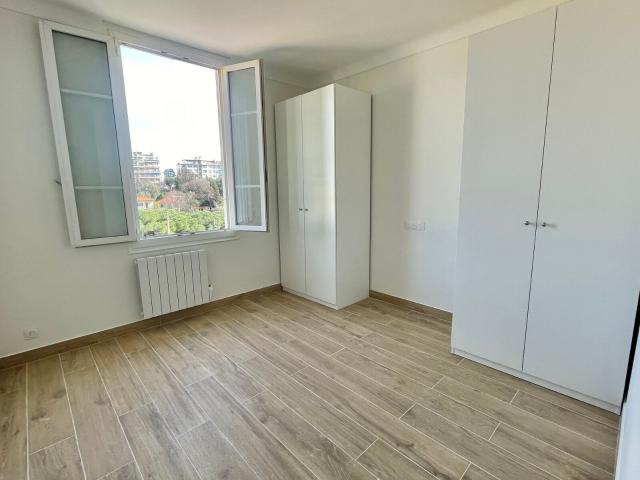 Location appartement, 34.29 m² T 2 à Nice, 810 €