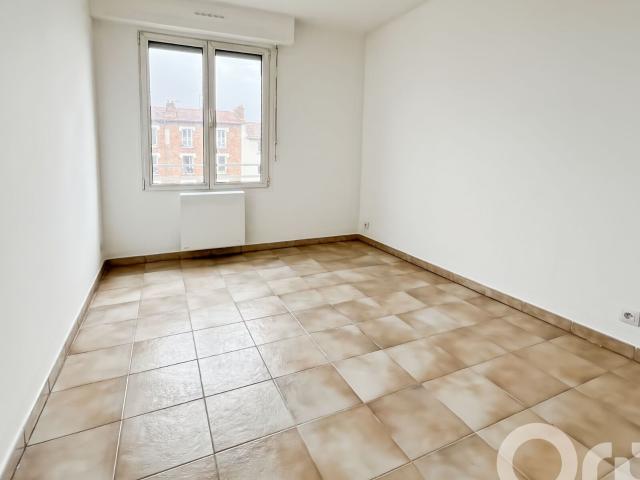 Location appartement, 35.85 m² T 2 à La Courneuve, 800 €