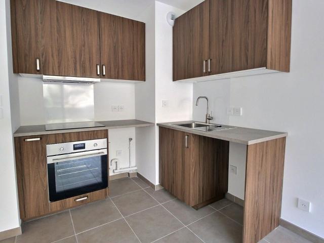 Location appartement, 35.94 m² T 2 à Marseille 5, 894 €