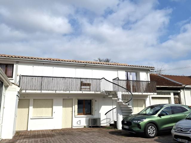 Location appartement, 35 m² T 2 à Pessac, 836 €