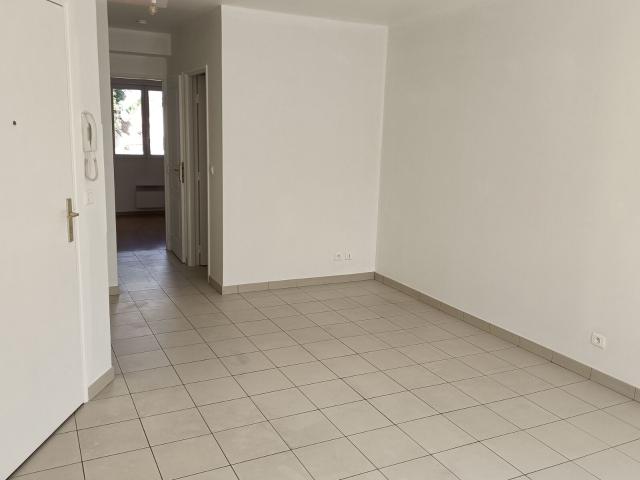 Location appartement, 36.25 m² T 2 à Sainte Geneviève des Bois, 767 €