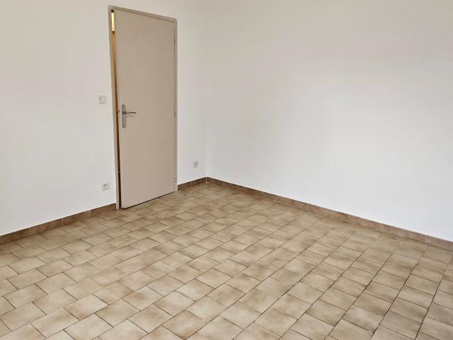 Location appartement, 38.07 m² T 2 à Pertuis, 675 €