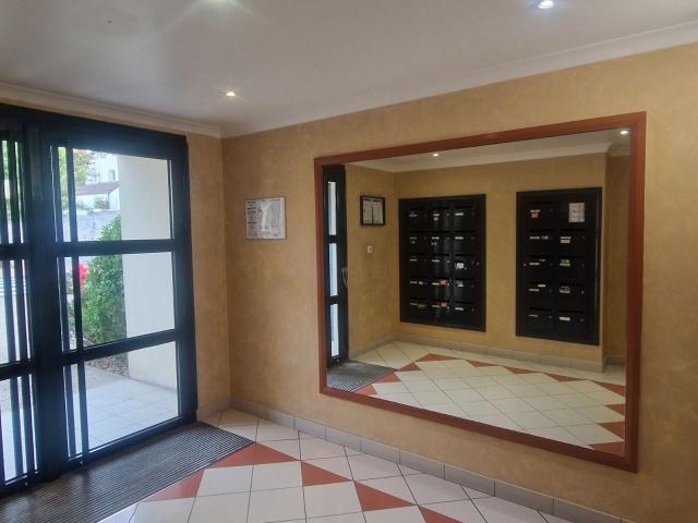 Location appartement, 38.04 m² T 2 à Brie Comte Robert, 850 €