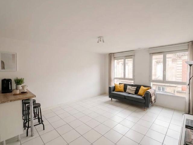 Location appartement, 38 m² T 2 à Bordeaux, 825 €