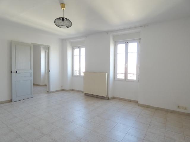 LOCATION APPARTEMENT 3 CHAMBRES, 99 M2 HABITABLES