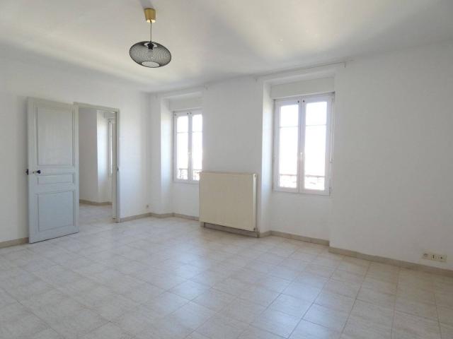 LOCATION APPARTEMENT 3 CHAMBRES, 99 M² HABITABLES