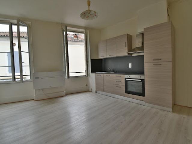 Location Appartement 3 pièces 47 m2 Sainte Livrade sur Lot