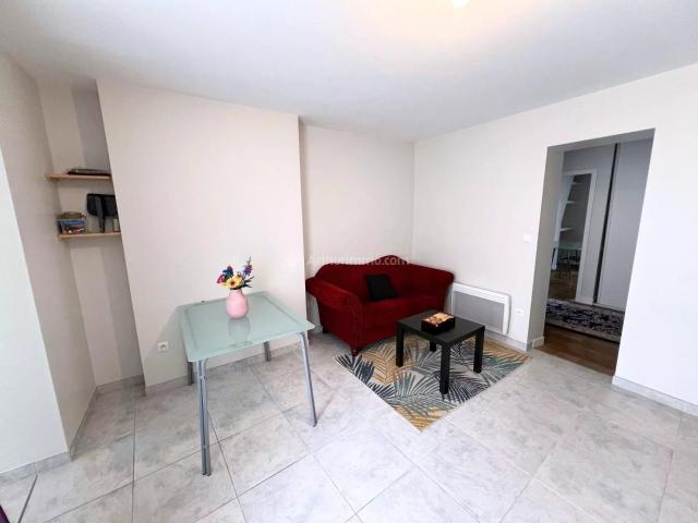 Louer appartement de 3 pièces 44 m² 659 € à Tours 37000: une annonce Arthurimmo.com