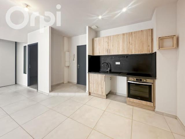 Location Appartement 3 pièces 53.63 m2 Aubenas
