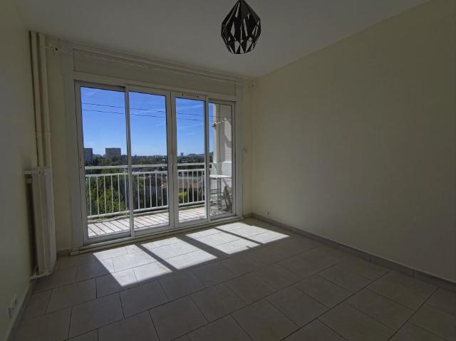 Location Appartement 3 pièces 53m² MARSEILLE 11ème