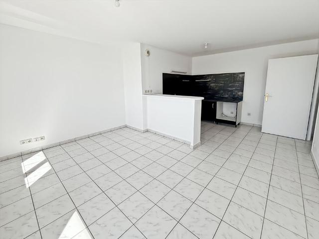 Location appartement 3 pièces, 51.52m², Corbeil Essonnes