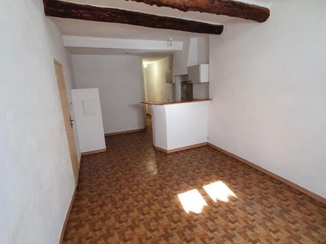 Location Appartement 3 pièces 51m² ROUGIERS 83170