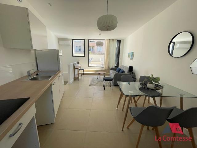 Location Appartement 3 pièces 58m² MARSEILLE 1er