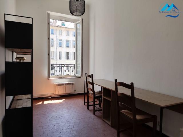 Location Appartement 3 pièces 54m² MARSEILLE 1er