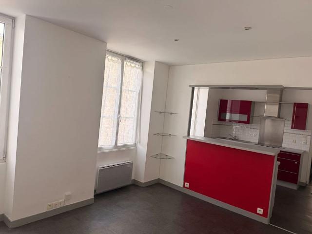 Location appartement 3 pièces, 56.82m², Rochefort