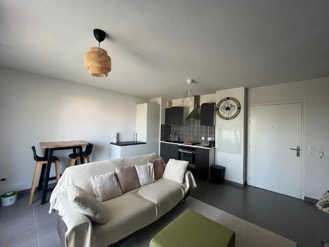 Location Appartement 3 pièces 56m² CHATEAUNEUF LES MARTIGUES 13220
