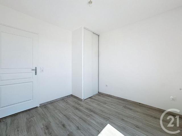 Location Appartement 3 pièces 56m² VAUX LE PENIL 77000