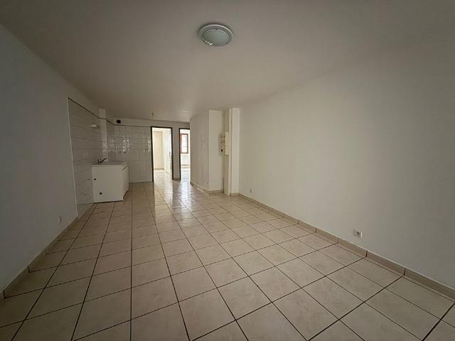 Location appartement 3 pièces, 58.00m², Espéraza