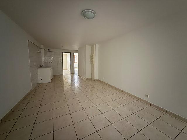Location appartement 3 pièces, 58.00m², Espéraza