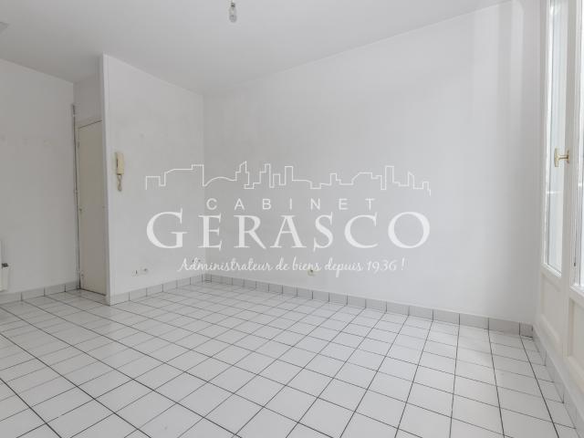 Location Appartement 3 pièces 58m² à Paris 15e Balcon 3 pièces
