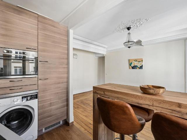 Location Appartement 3 pièces 63m² PARIS 8ème