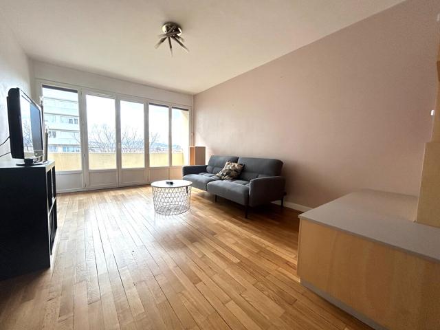 LOCATION: appartement 3 pièces 60 m² à SAINT ETIENNE