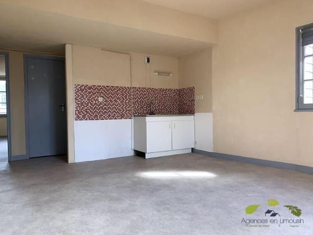 Location Appartement 3 pièces 60m² ST LEONARD DE NOBLAT 87400