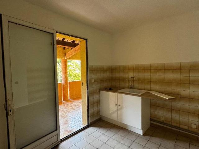 Location Appartement 3 pièces 60m² ST MAXIMIN LA STE BAUME 83470