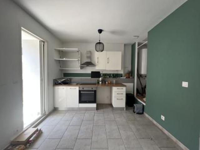 location appartement 3 pièces 61 m2 bouches du rhone 13012 1030 €
