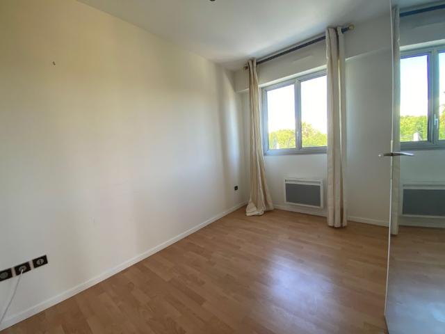 Location Appartement 3 pièces 61m² MARSEILLE 8ème