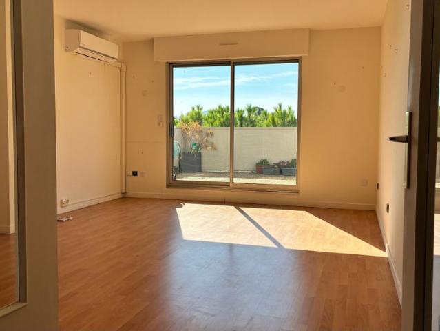 Location Appartement 3 pièces 61m² MARSEILLE 8ème