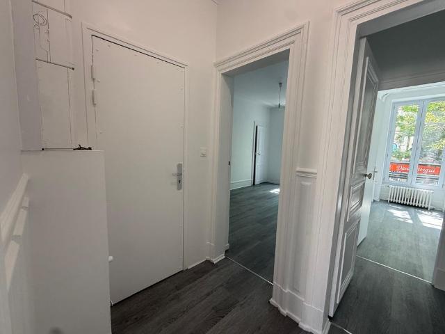 Location Appartement 3 pièces 61m² PARIS 18ème