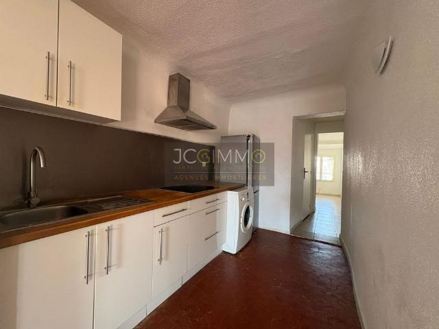 Location Appartement 3 pièces 61m² PIGNANS 83790